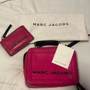 Marc Jacobs Crossbody with matching wallet, dust bag and authenticity card.